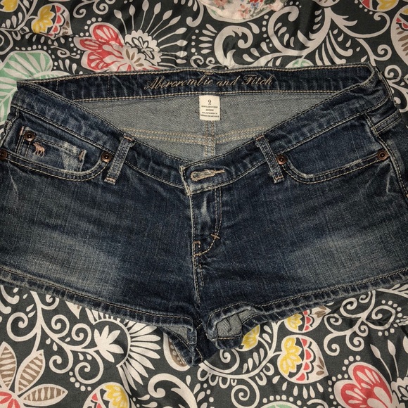 Abercrombie size 2 shorts - Picture 2 of 2